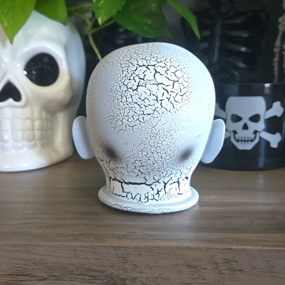 Halloween Baby Doll Head / Lights up - Picture 4 of 6